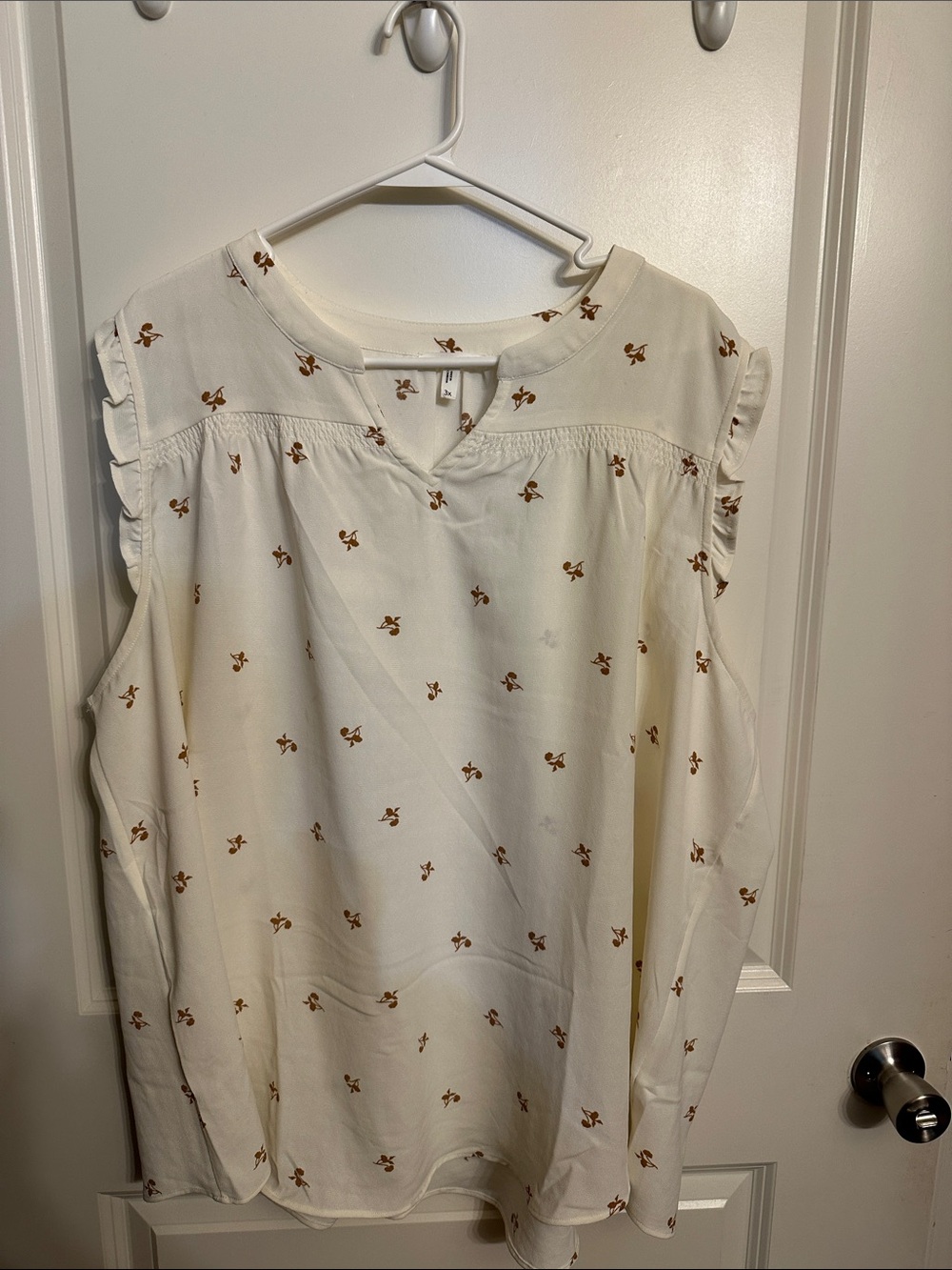 Maurice’s Women’s Cream Sleeveless Floral Print Blouse 3x